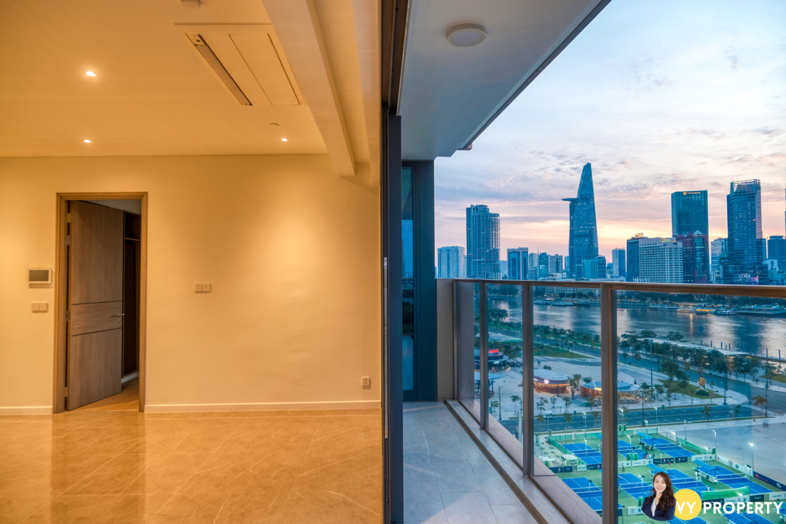 4 Phòng ngủ Opera Residence view về Quận 1