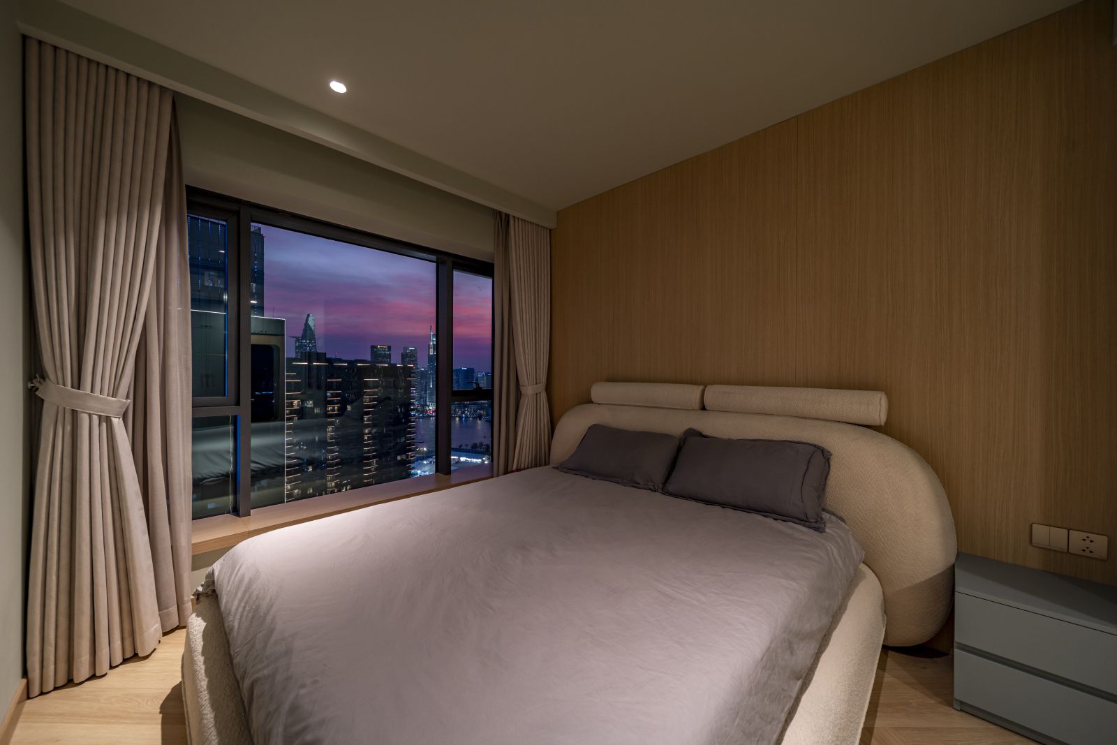 Bán Penthouse Loft tại The Crest Residence Thủ Thiêm Phòng ngủ View Sông Quận !