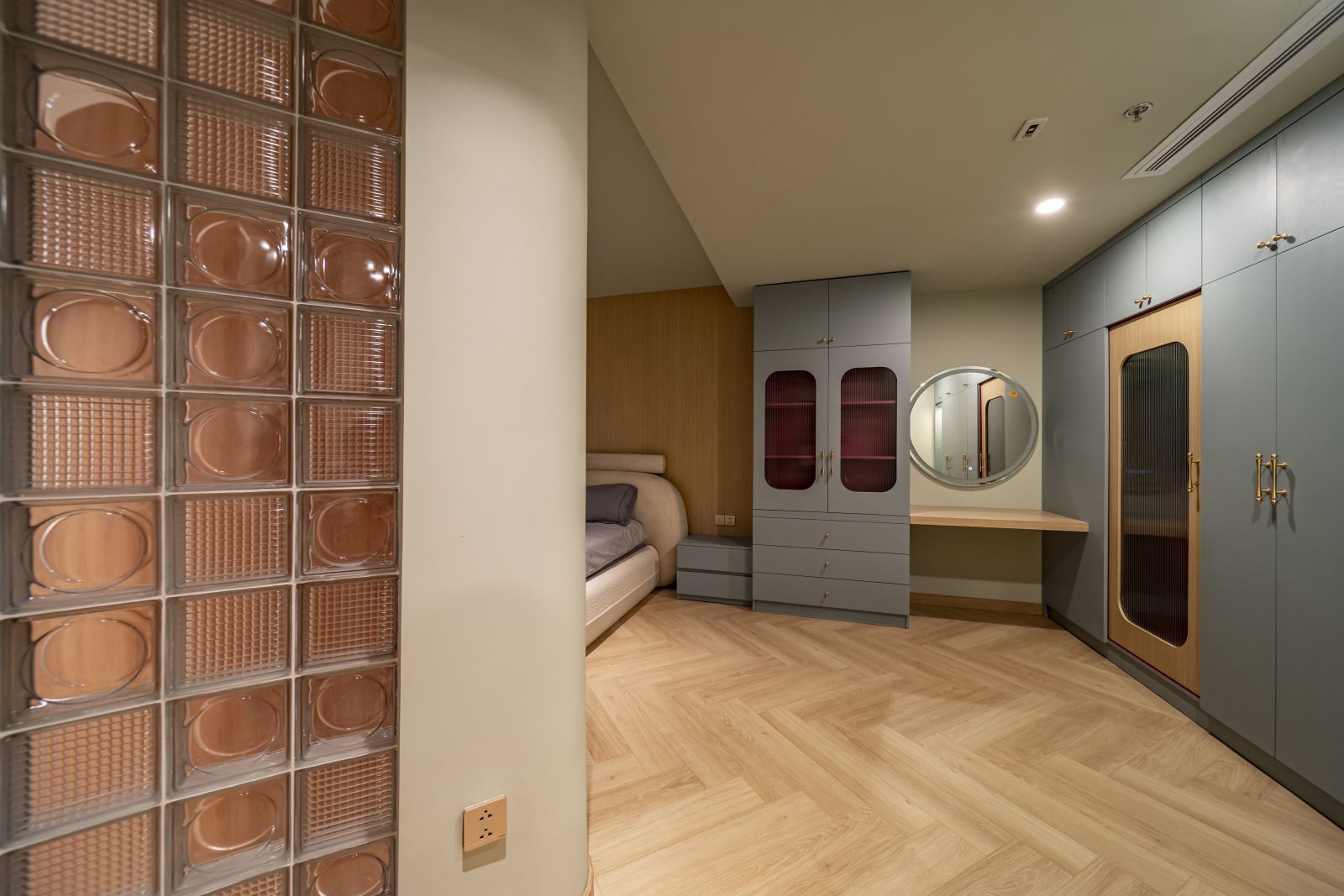 Bán Penthouse Loft tại The Crest Residence Thủ Thiêm Phòng khách View Sông Quận 1